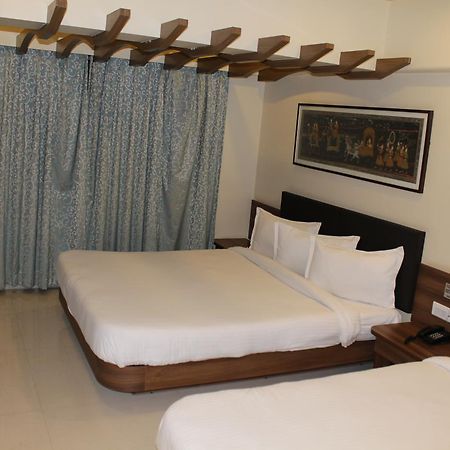 Shreeji Vatika Otel Surat Dış mekan fotoğraf