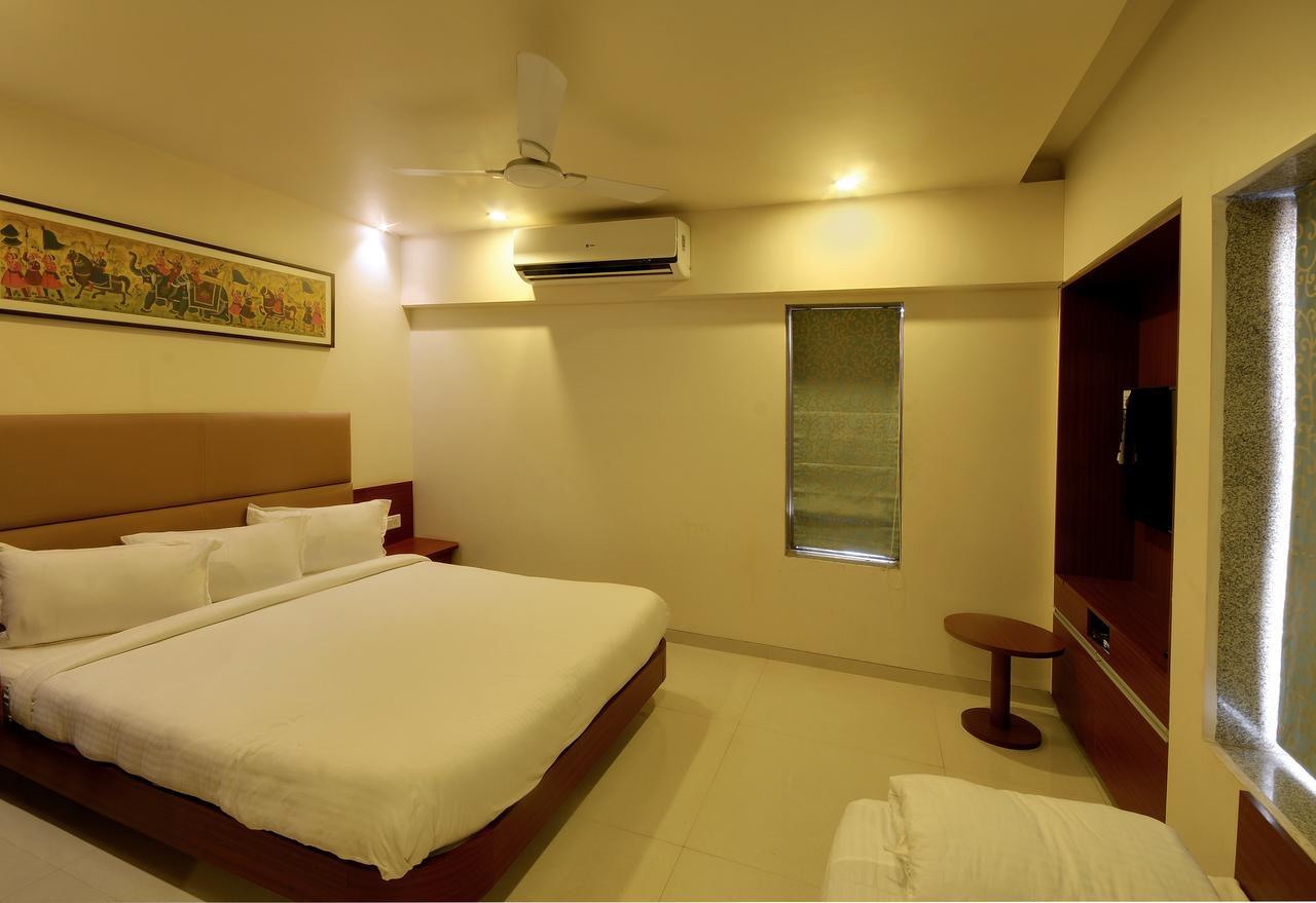 Shreeji Vatika Otel Surat Dış mekan fotoğraf